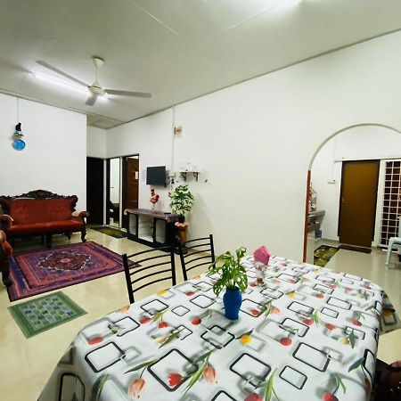 Homestay Ummi Kuala Terengganu Exterior photo